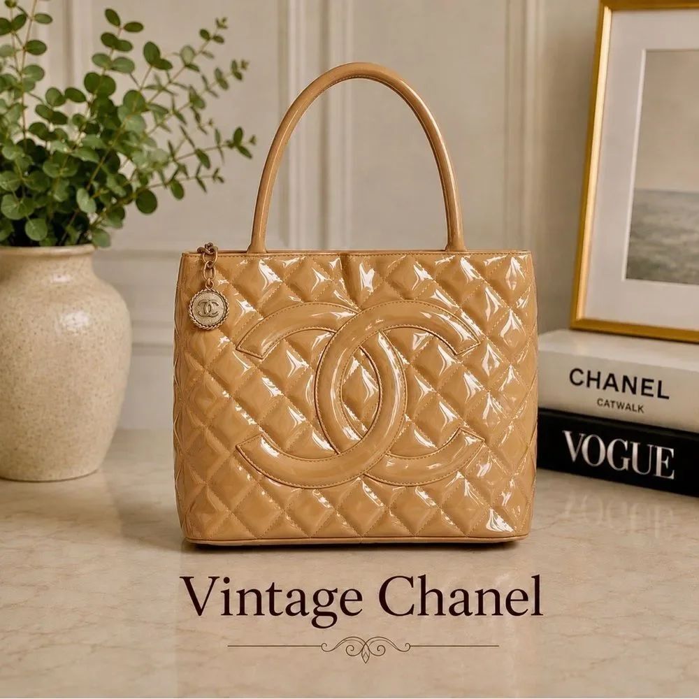 AUTH *Chanel* 🌟OLD MONEY🌟Camel Medallion Patent Leather Classic Tote HandBag Y2K